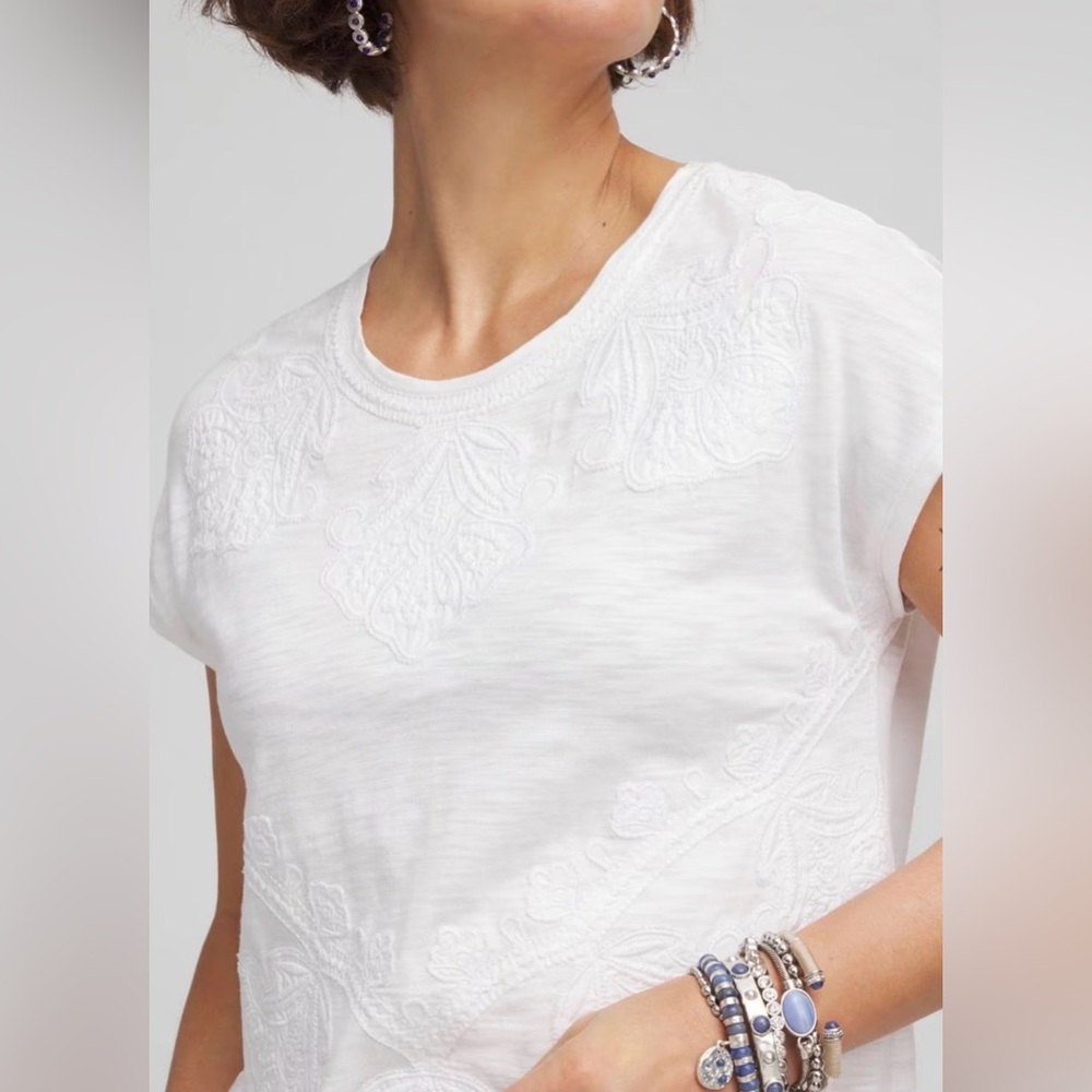 Chico’s White Cap Sleeve Scoop Neck Tee w Intricate Tonal Embroidery & Appliqué